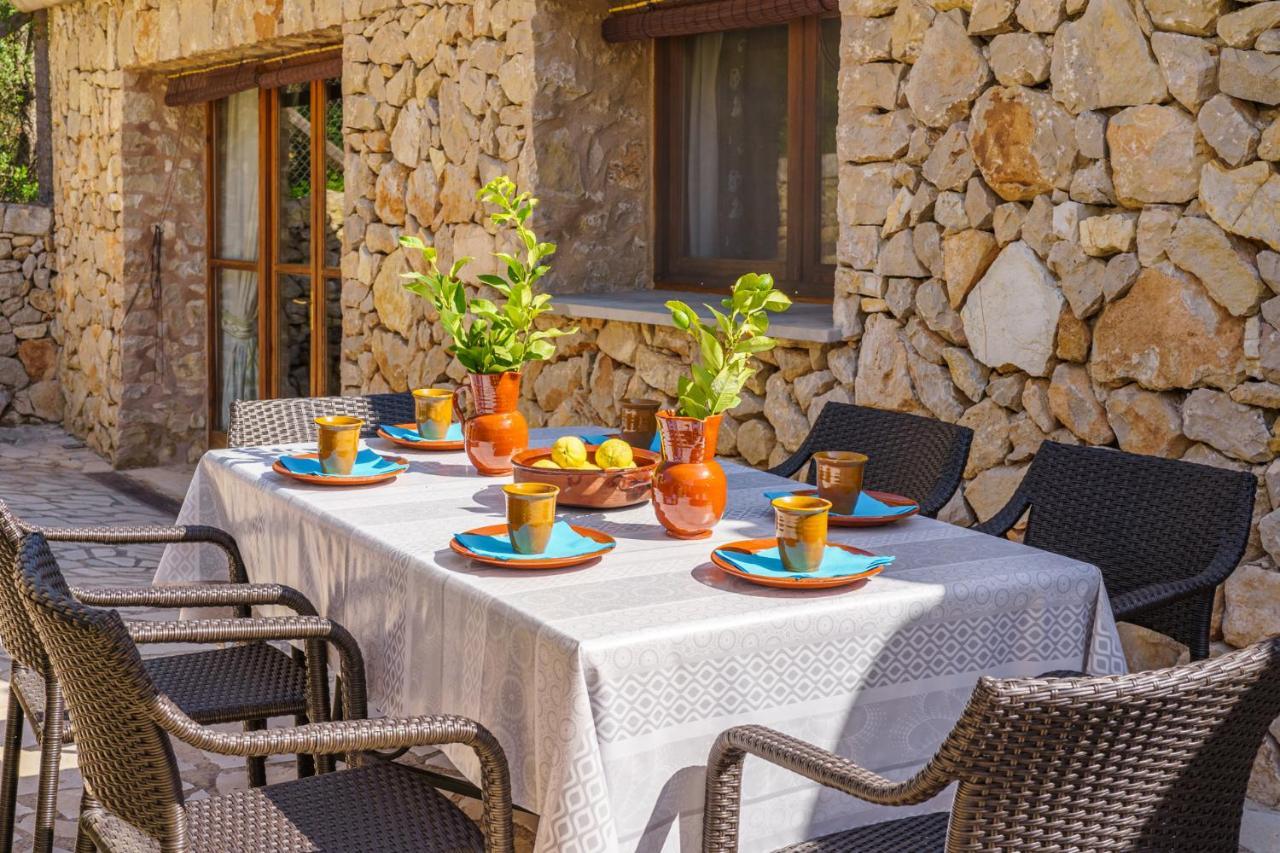 Villa Son Monserrat, *