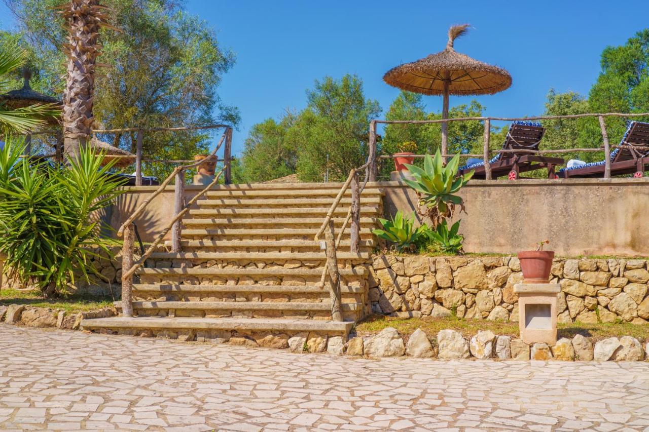 Son Monserrat, Villa