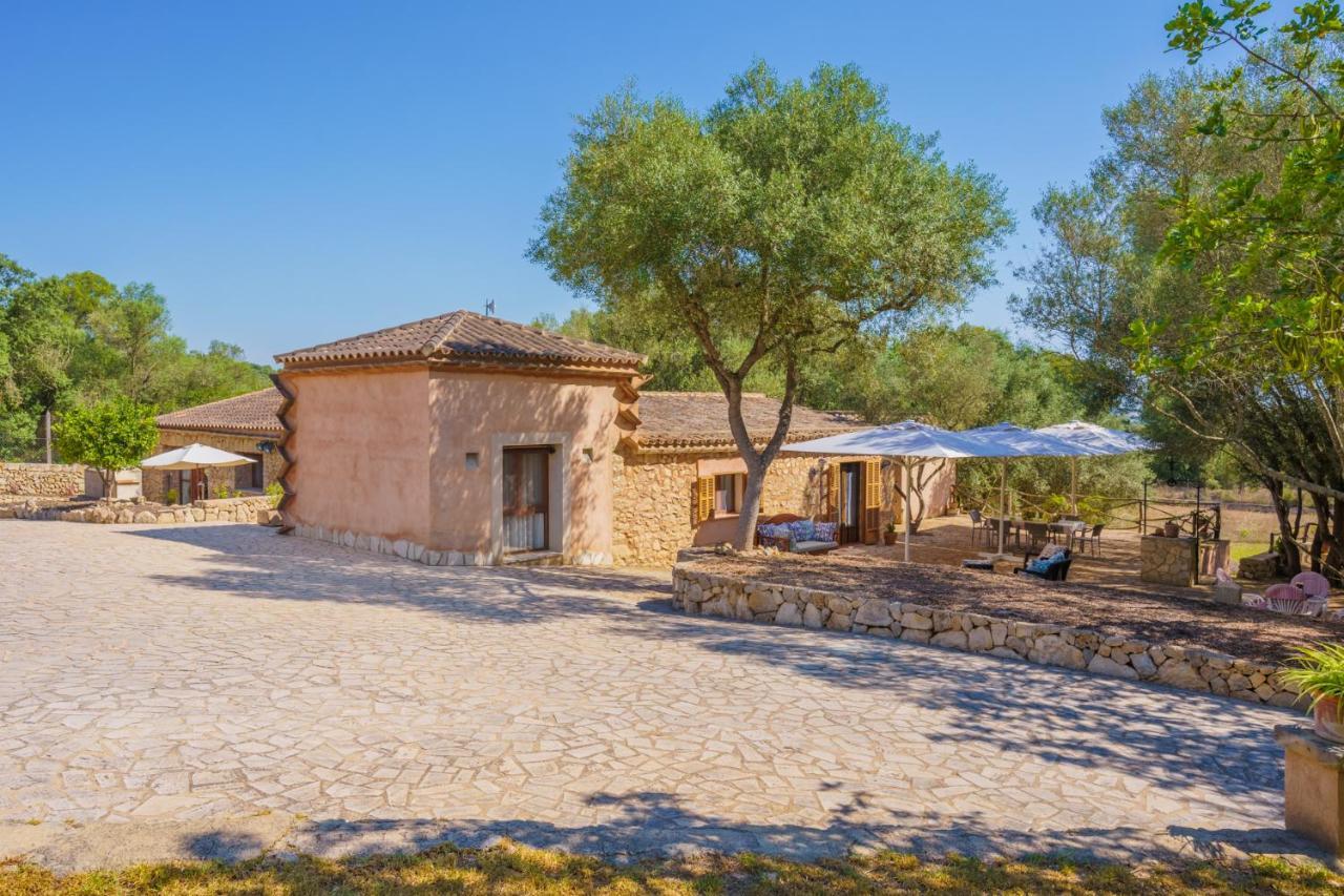 Son Monserrat, Villa