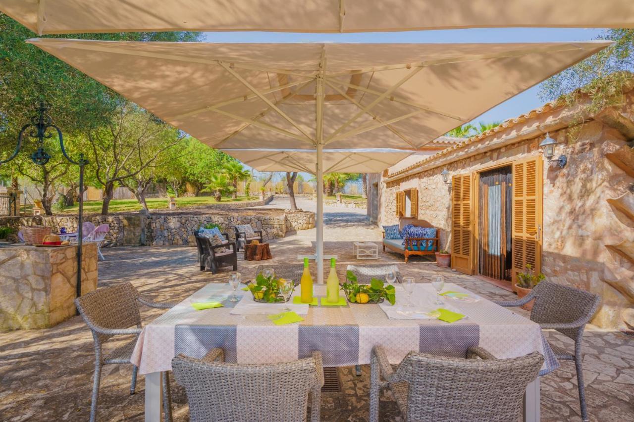 Son Monserrat, Villa