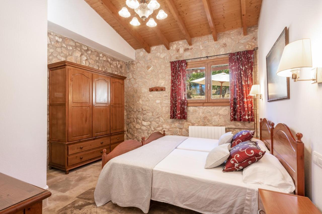 Son Monserrat, Villa