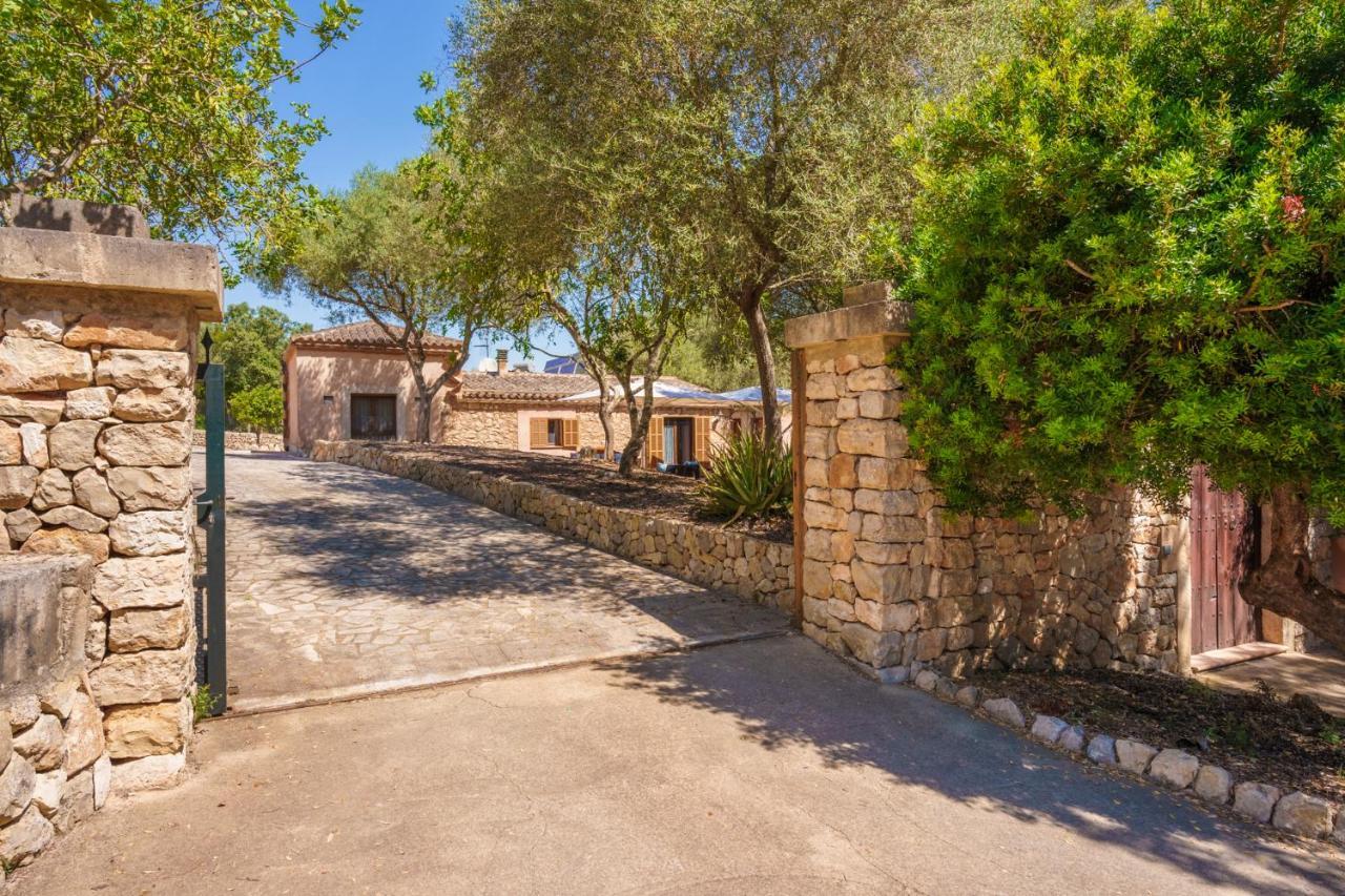 Son Monserrat, Villa