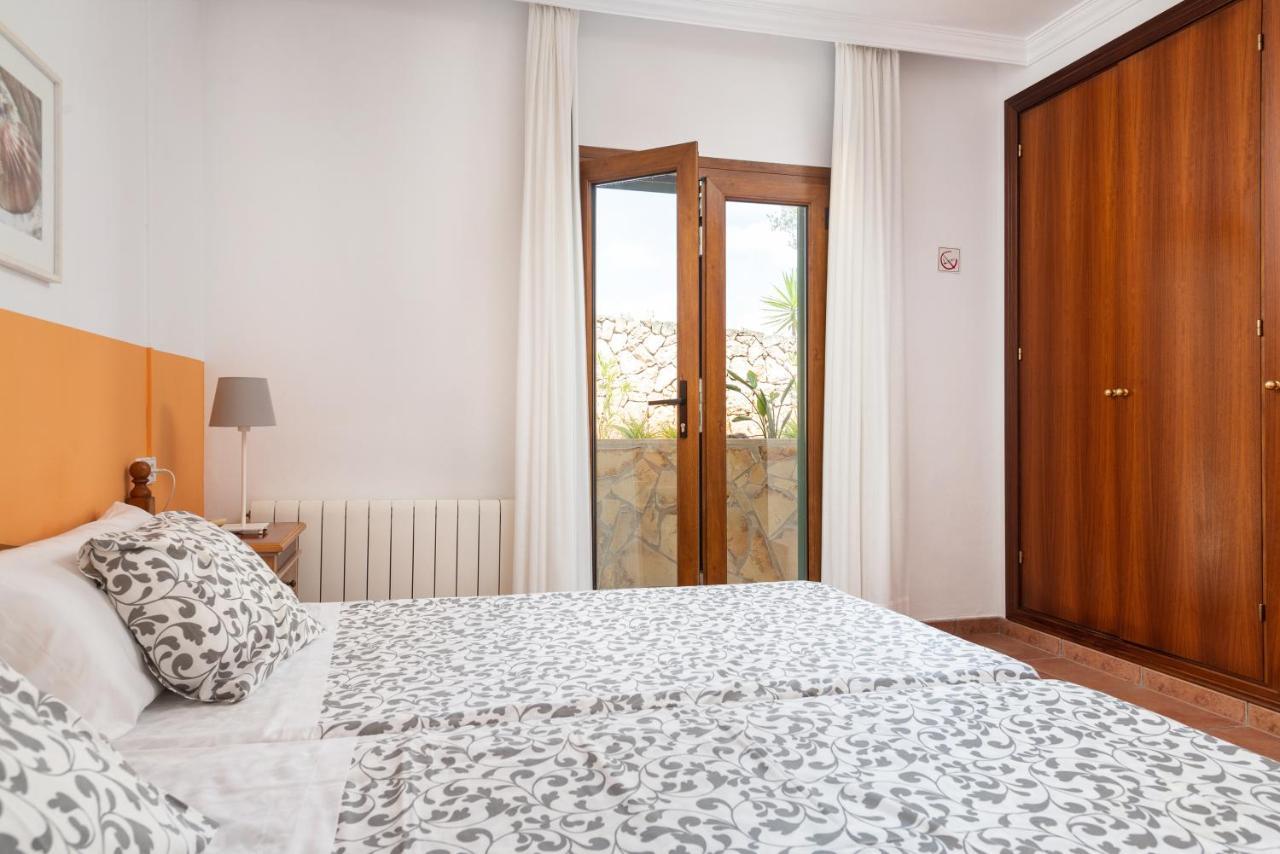 Beautiful Puig Des Call For 18 Guests With Pool Villa