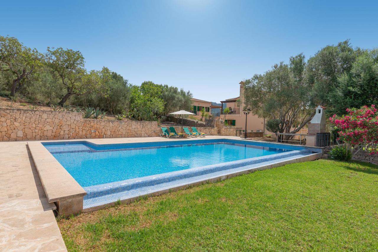 Beautiful Puig Des Call For 18 Guests With Pool Villa