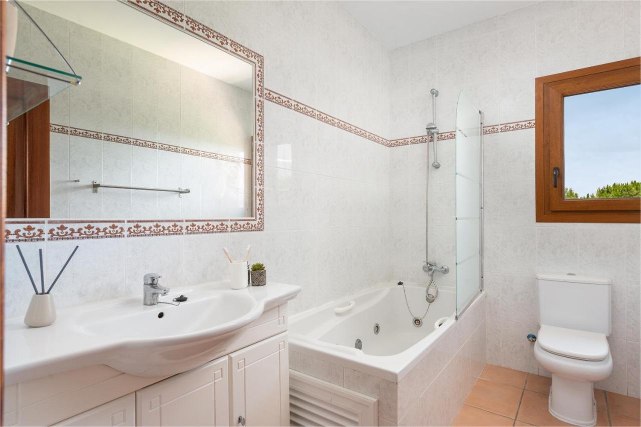 Beautiful Puig Des Call For 18 Guests With Pool Villa