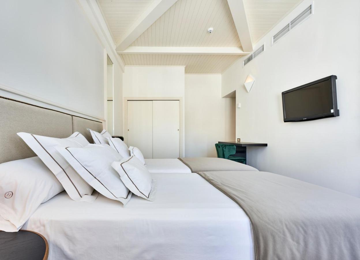 Hoposa Daina- Adults Only 4*