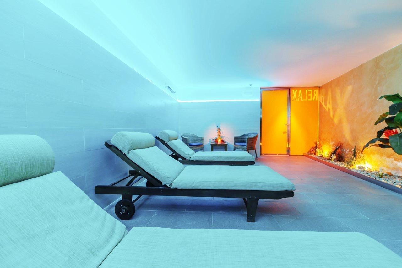 Fontanellas Playa Apartahotel 4*