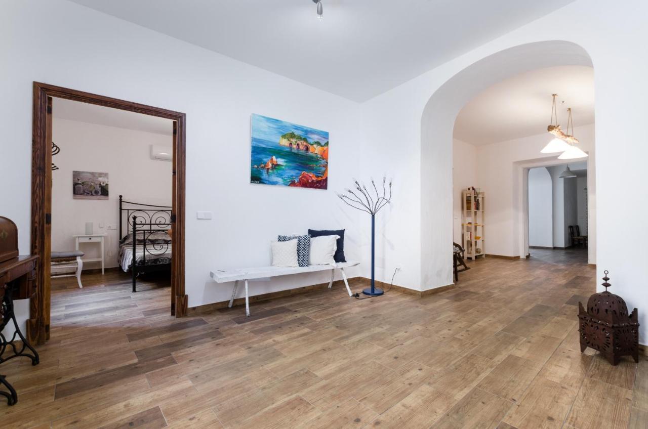 Yourhouse Es Comellar