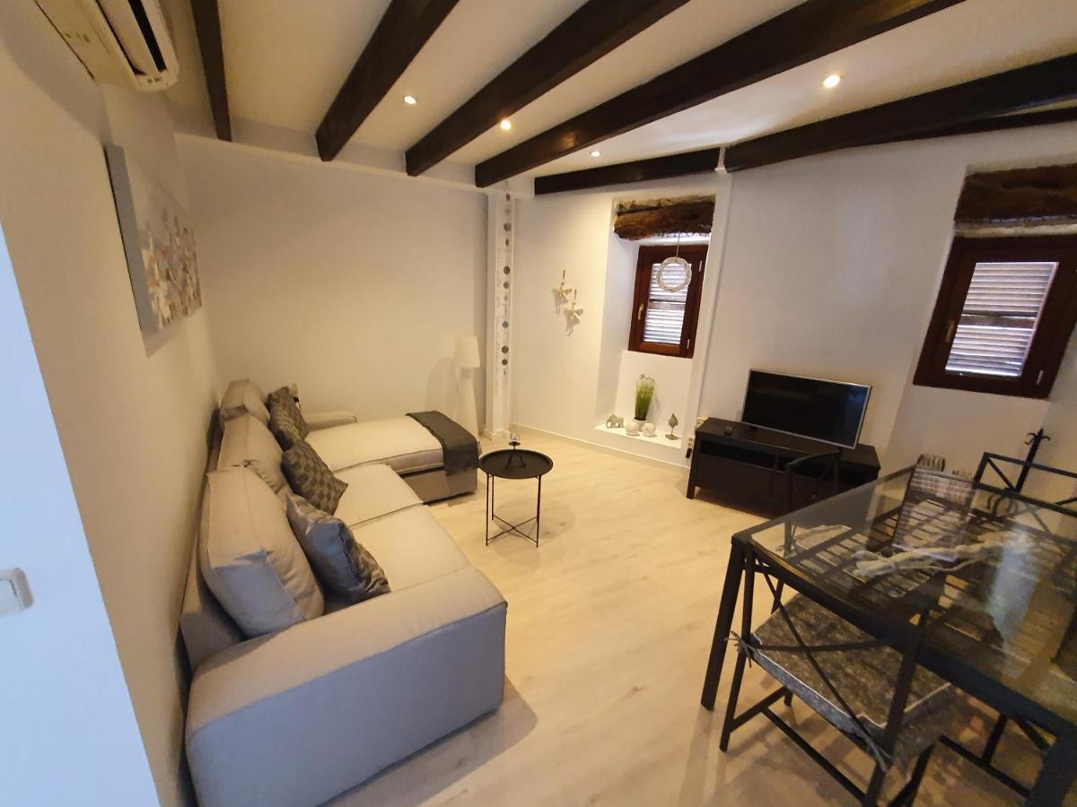 Edificio Duplex Roses * Moscari