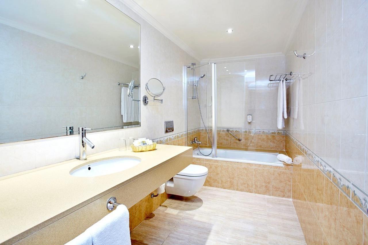Universal Laguna Hotel 4*