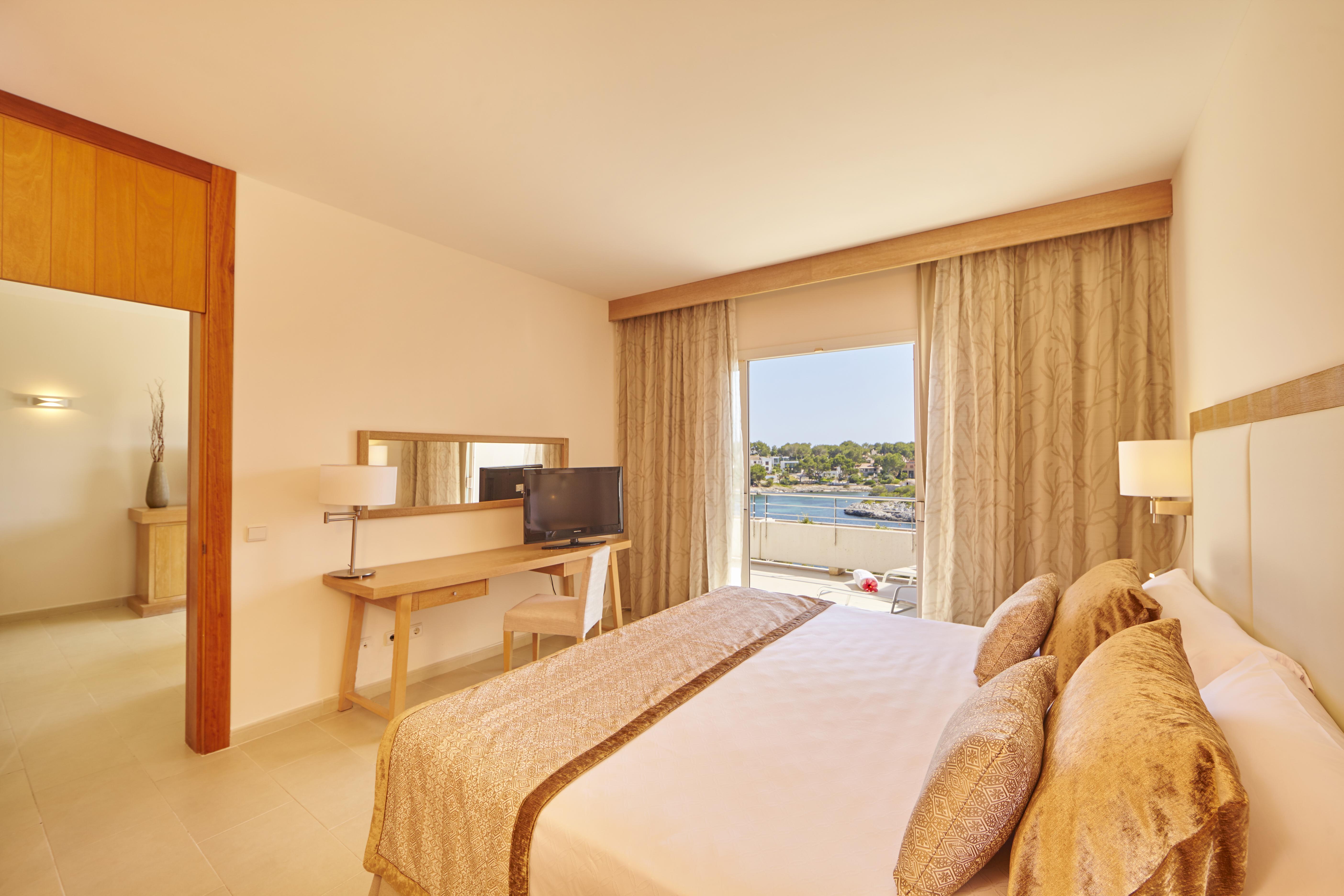 Resort Ikos Porto Petro 5*