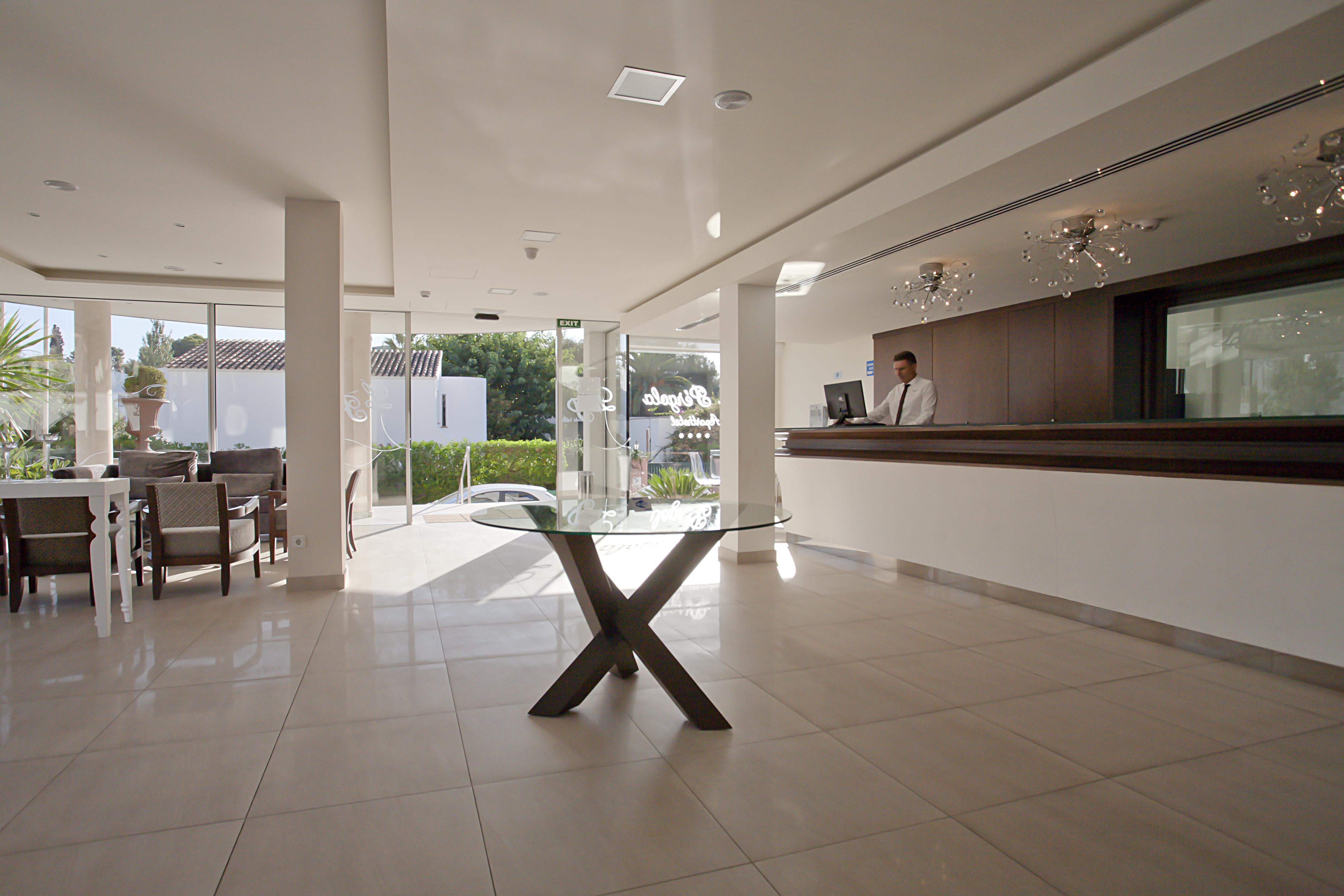 La Pérgola Apartahotel