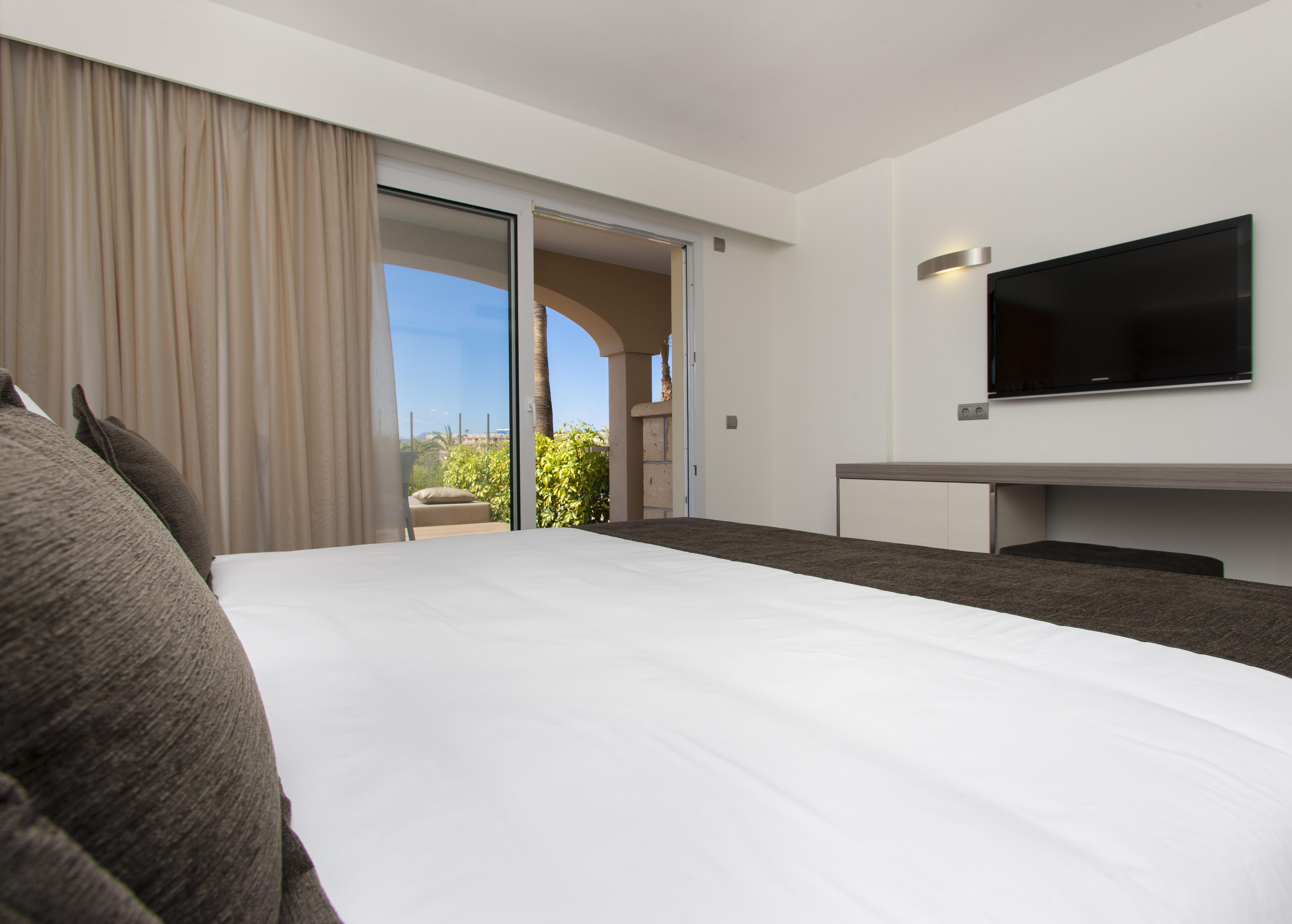 Insotel Cala Mandia 4*