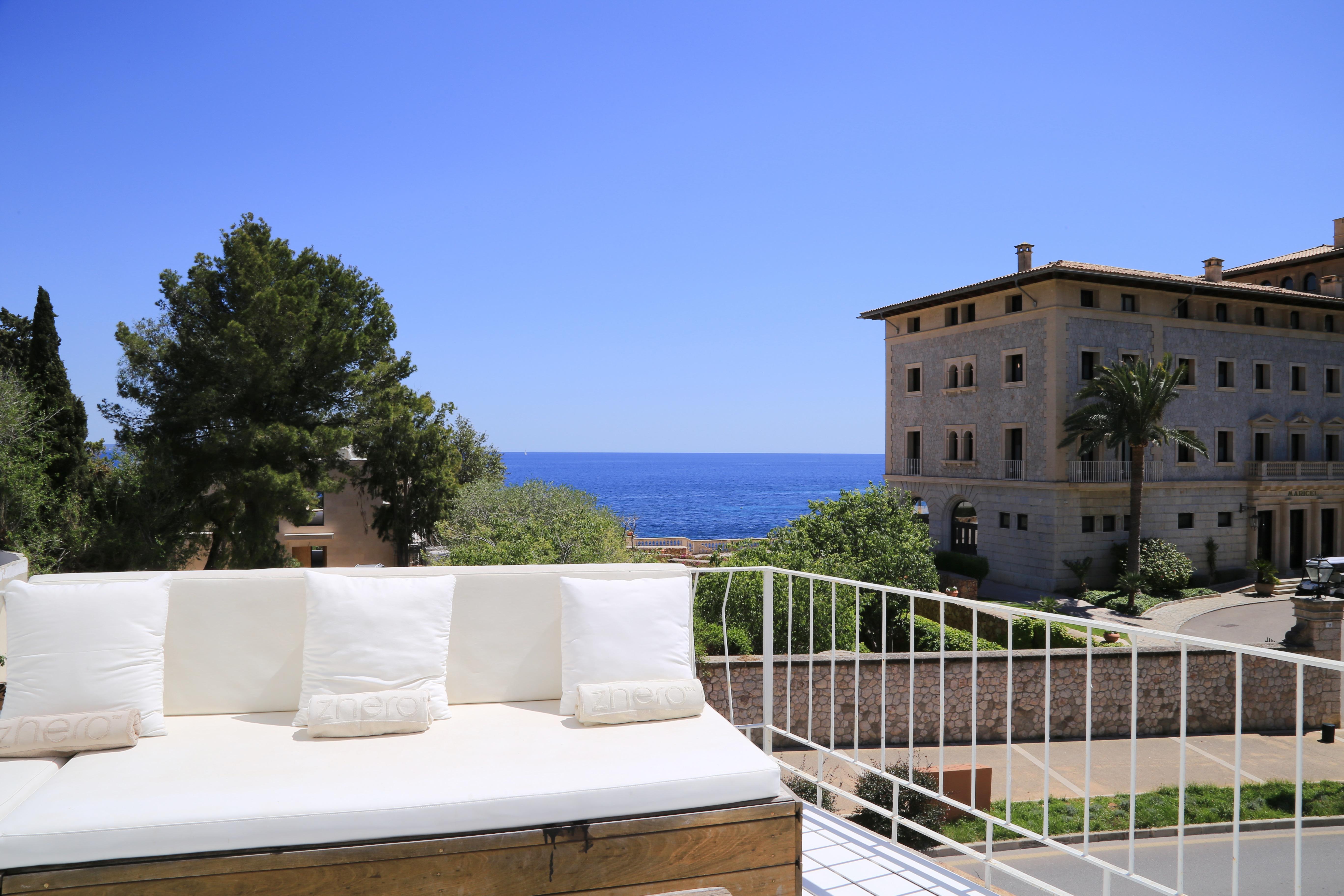 Zhero Hotel 4*