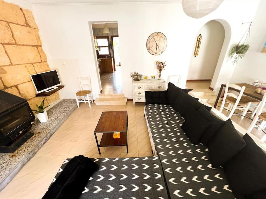 Ca Na Fulla. Agradable Casa Con Jardín Y Piscina. *