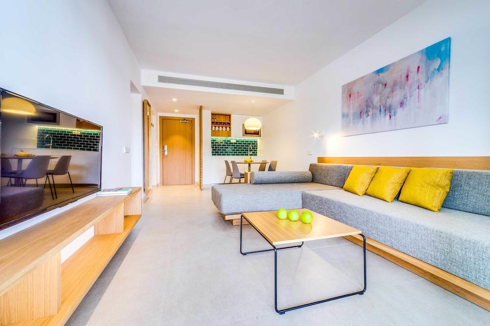 Apartahotel Inturotel Cala Azul 3*