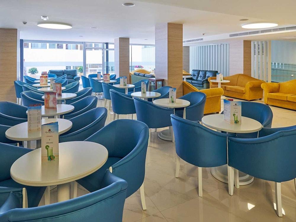 Apartahotel Y 4*