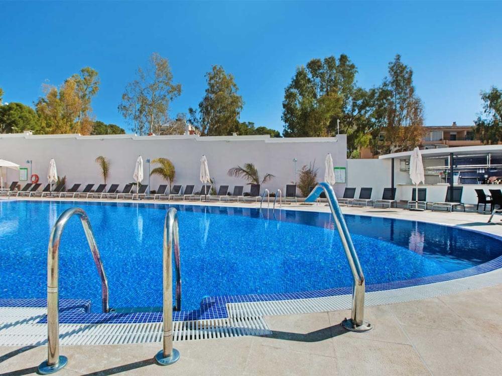 Apartahotel Y Peguera