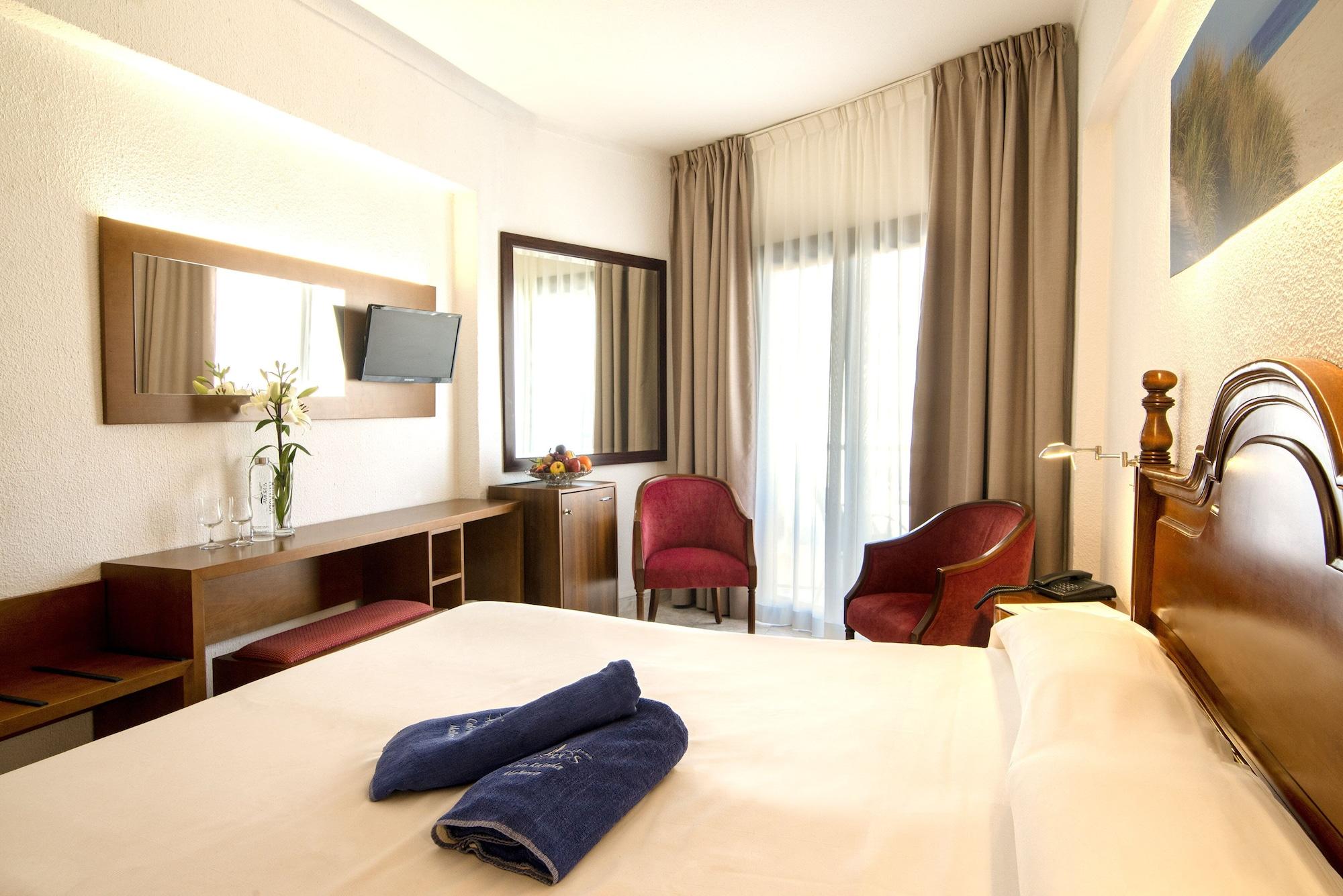Hotel Amoros 3*