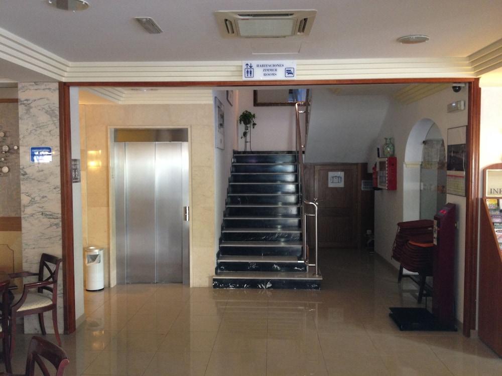 Amoros Hotel 3*