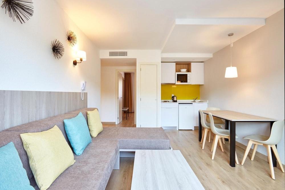 Universal Laguna Hotel 4*