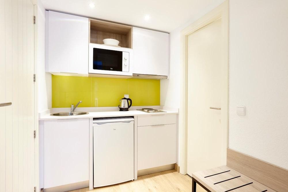 Universal Laguna 4*