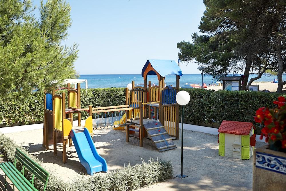 Universal Laguna 4*