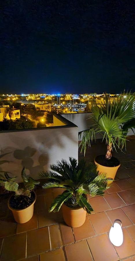 Apartamento Moderne Penthouse-whg Am Hafen Von / Wlan, Klimaanlage, Pool