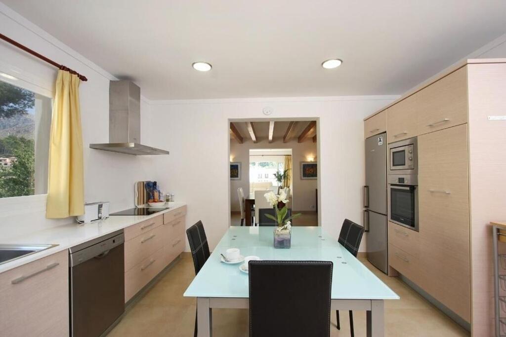 Modern 300m From Crystal Clear Coves By Renthousing Villa *