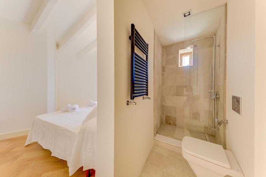 Charming Alicanti 4 Bedrooms Positioned In The Heart Of Old Town Villa