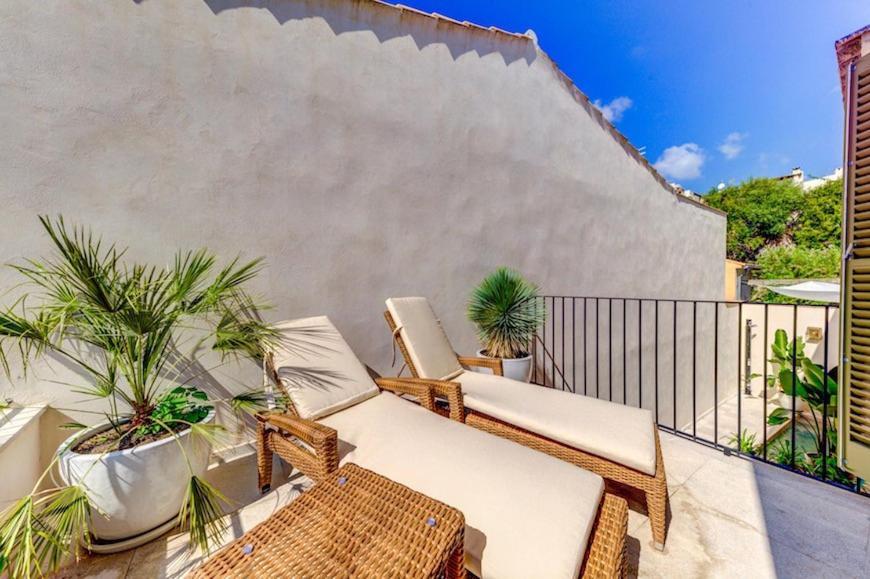 Charming Alicanti 4 Bedrooms Positioned In The Heart Of Old Town Villa