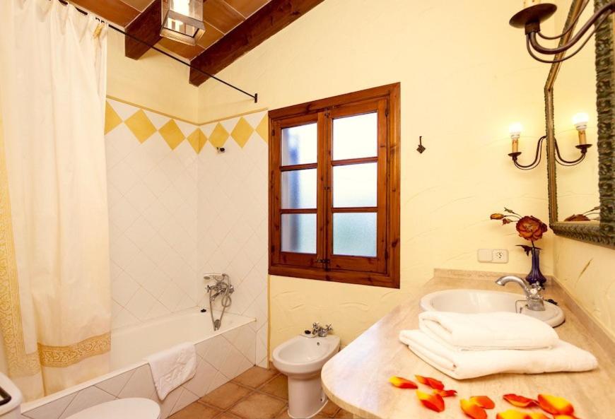 Wonderful Short Walk To Old Town Colom Private Pool Villa