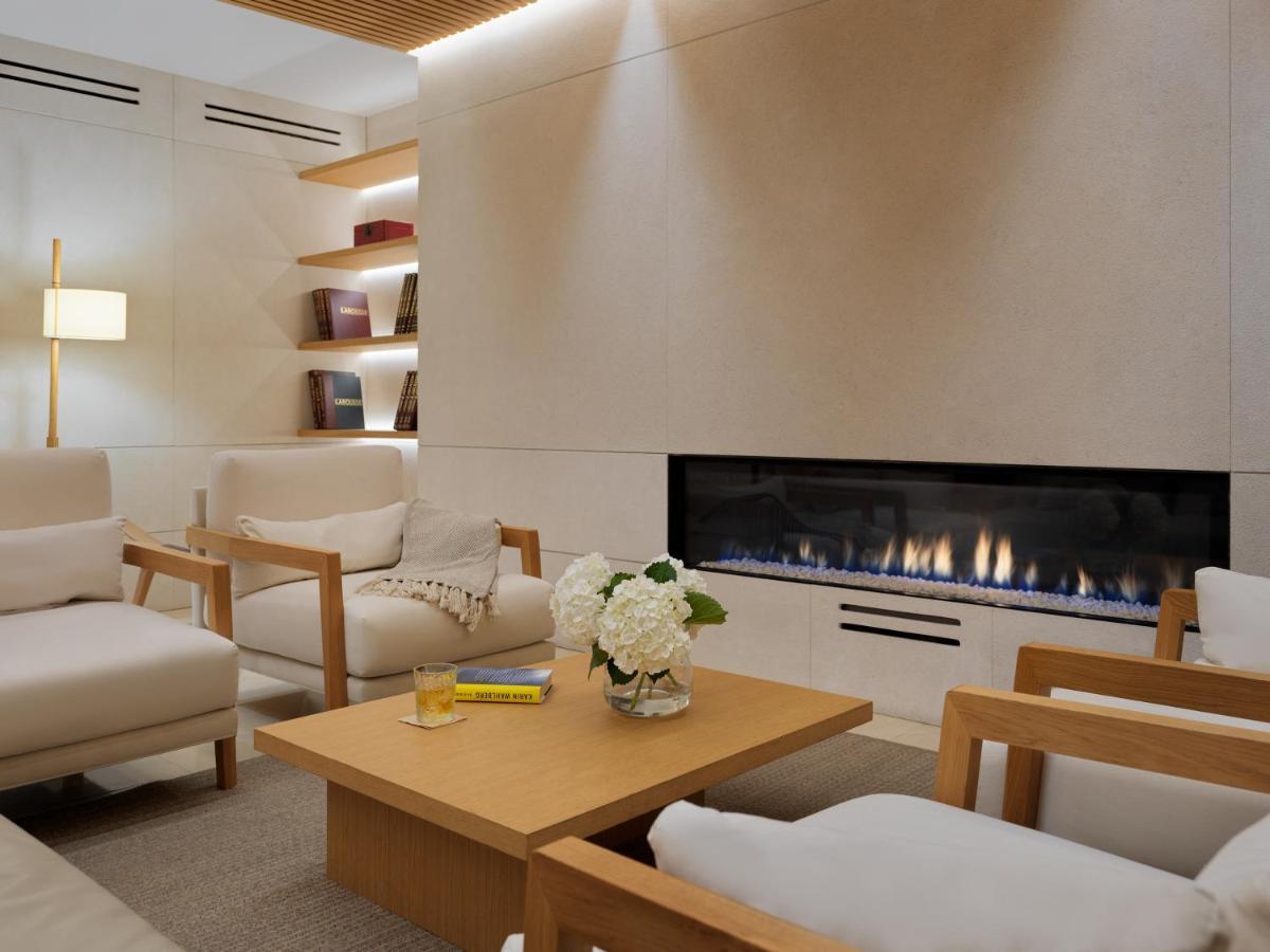 Saratoga Hotel 4*