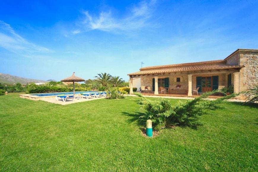 Attractive Pera Villa *