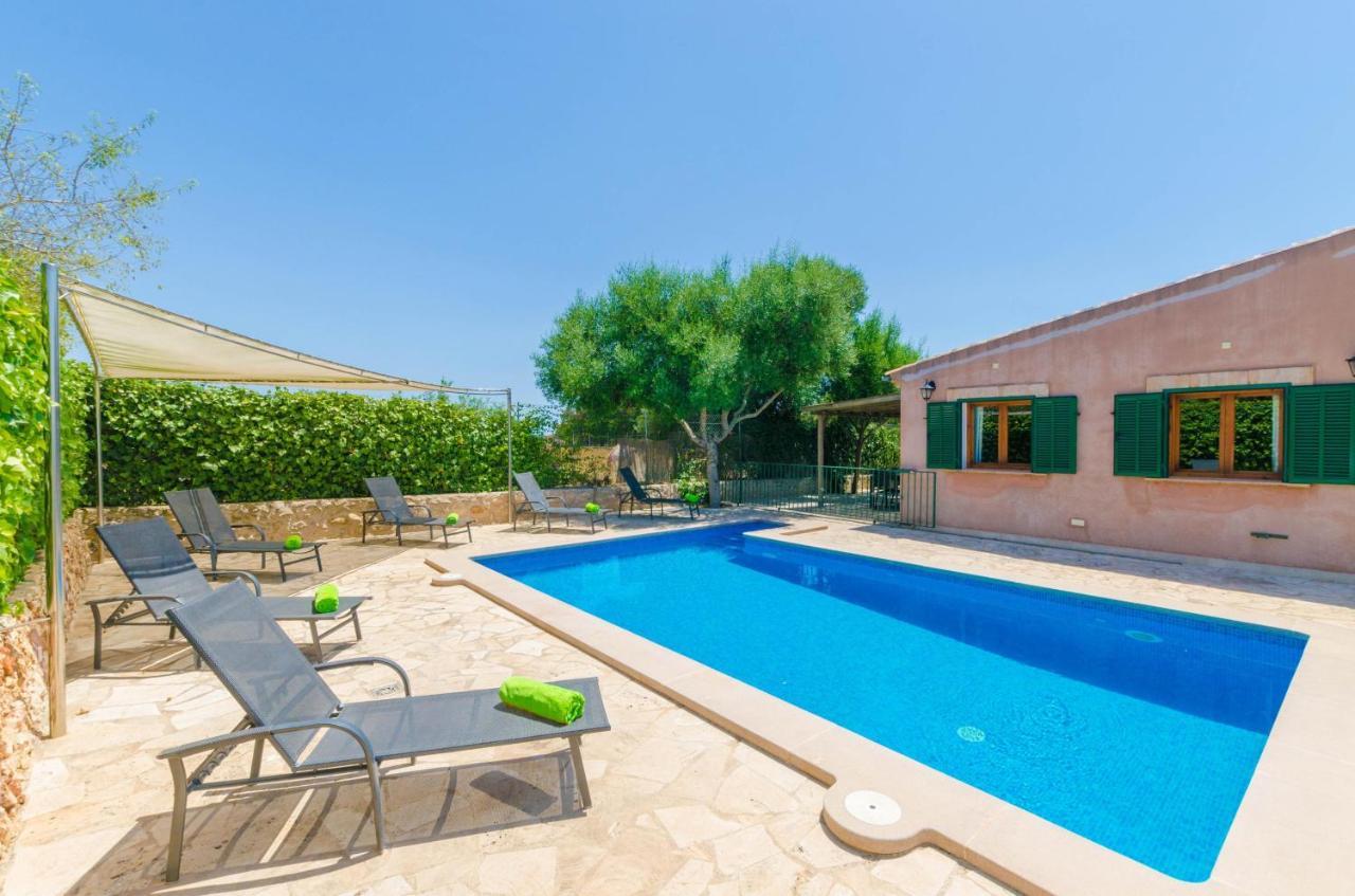 Son Frau Villa