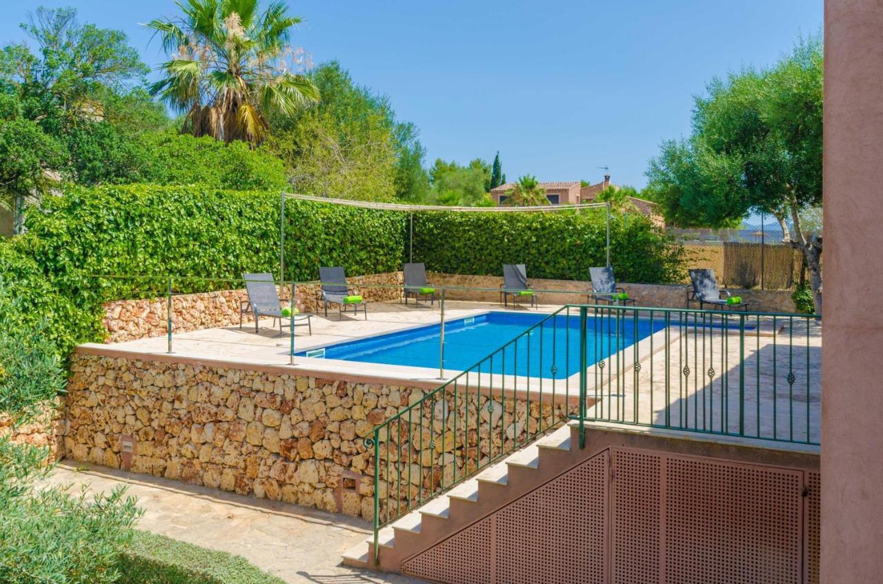 Son Frau Villa