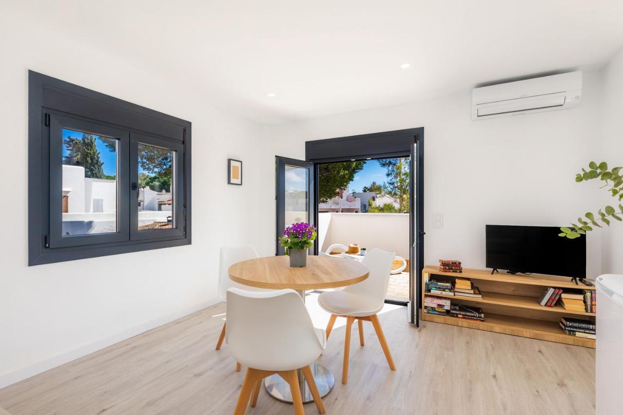 White 3 Apartment