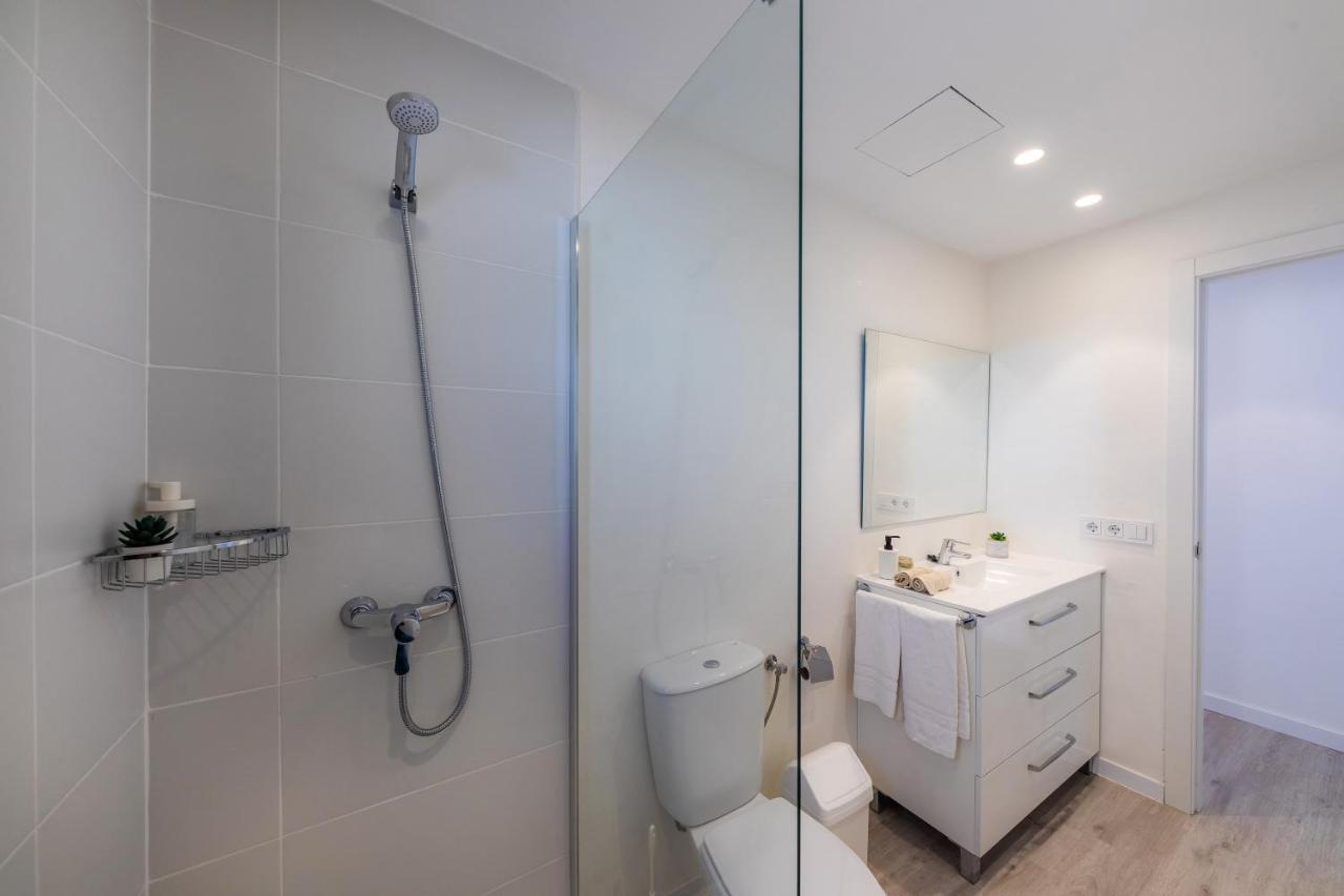 White 2 Apartment *