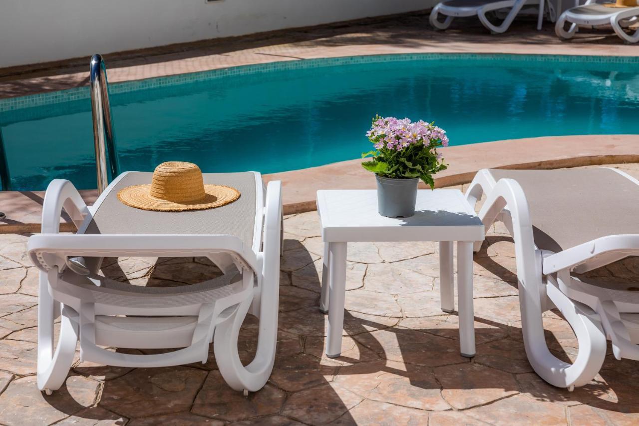 Apartment White 3 *