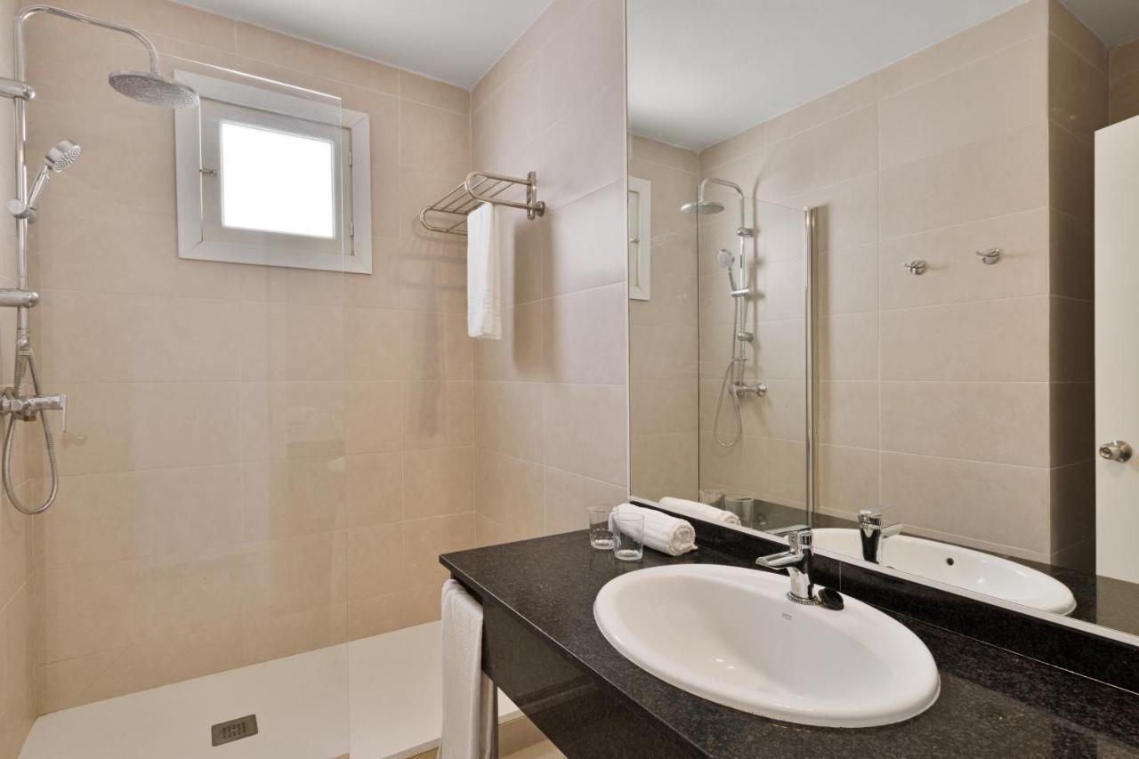 Hotel Flipflop Cala Mandia 3*