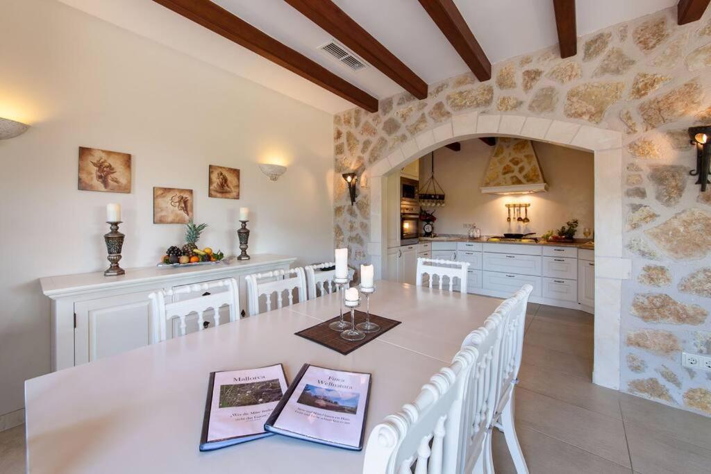 Holiday home Wellnatura Mit Sauna, Kamine, Badewanne Arta