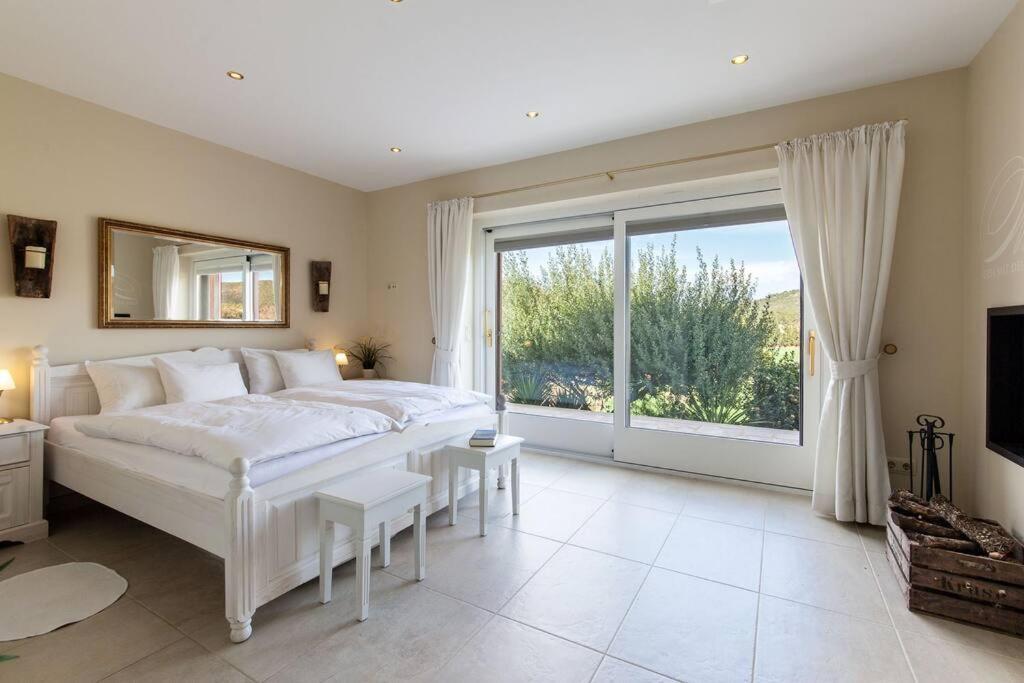 Holiday home Wellnatura Mit Sauna, Kamine, Badewanne Arta