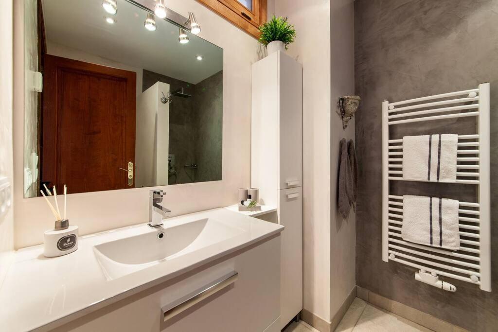Holiday home Wellnatura Mit Sauna, Kamine, Badewanne Arta