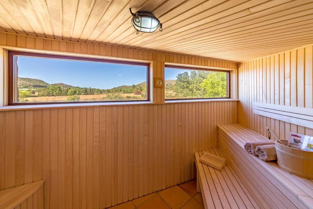 Holiday home Wellnatura Mit Sauna, Kamine, Badewanne Arta
