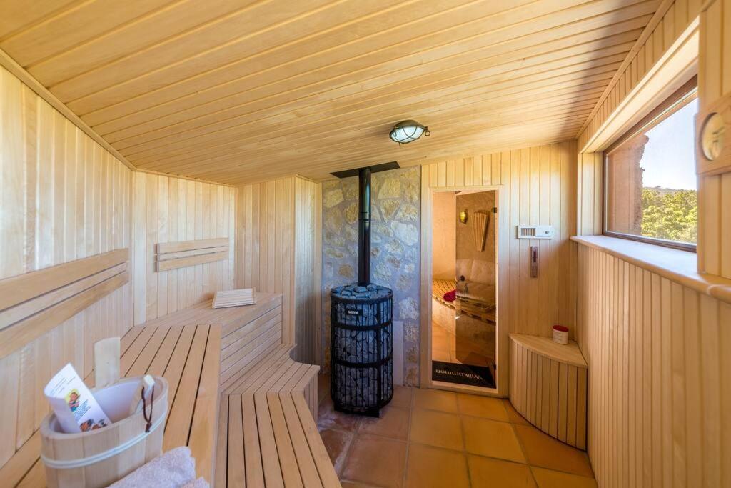 Wellnatura Mit Sauna, Kamine, Badewanne Arta