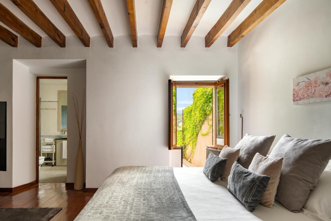 Joan Capo - Adults Only Hotel