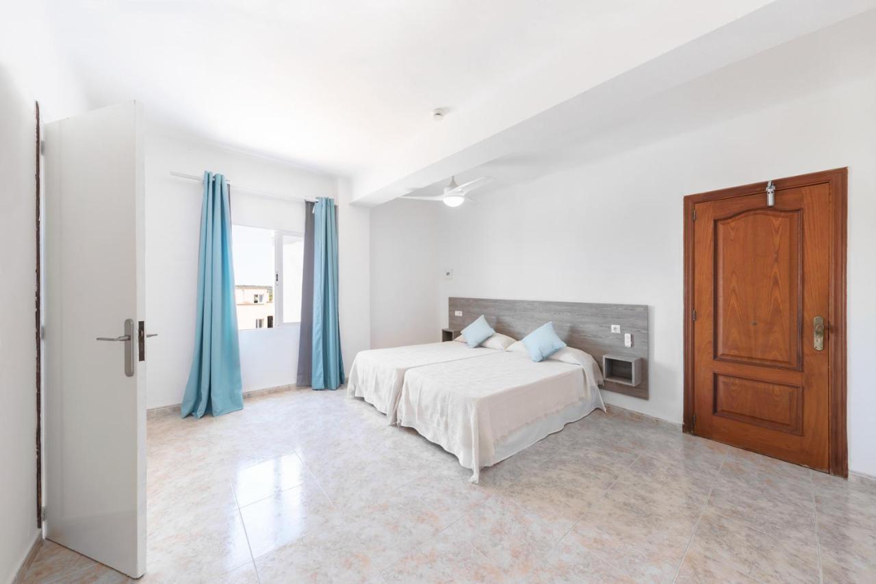Pensión Hostal Cala Llombards