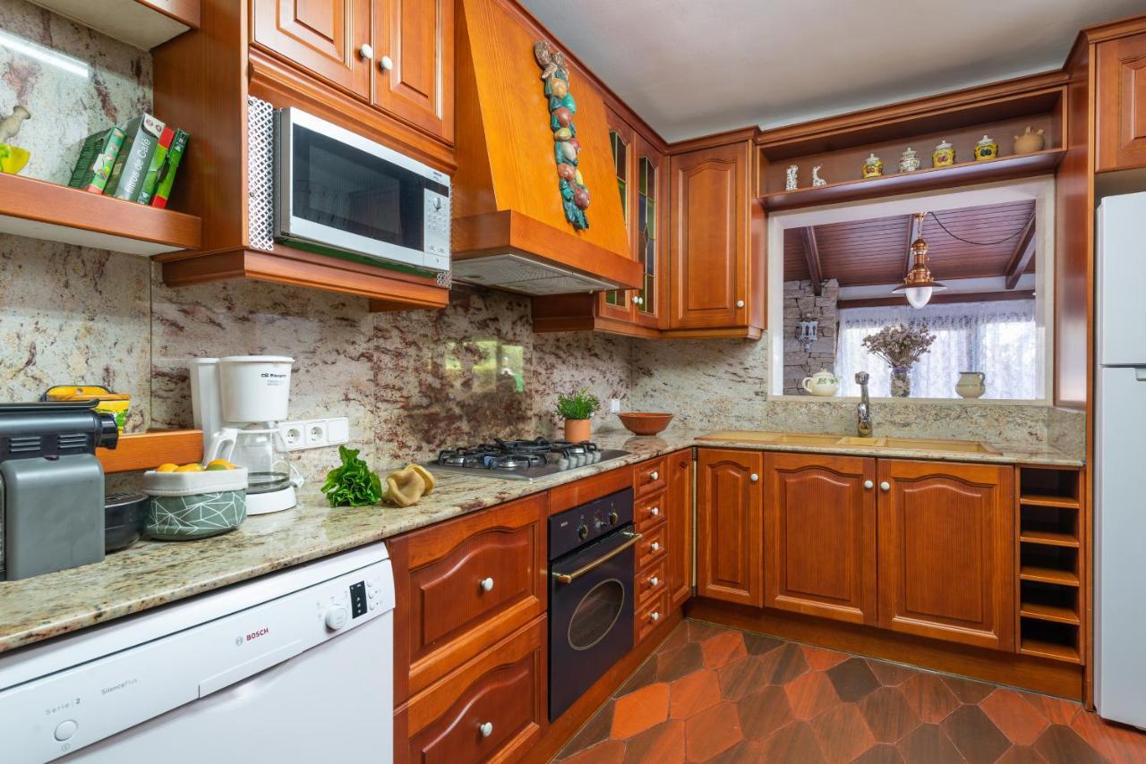 New! Ses Rodes, Pool, Wifi, Bbq, Jacuzzi
