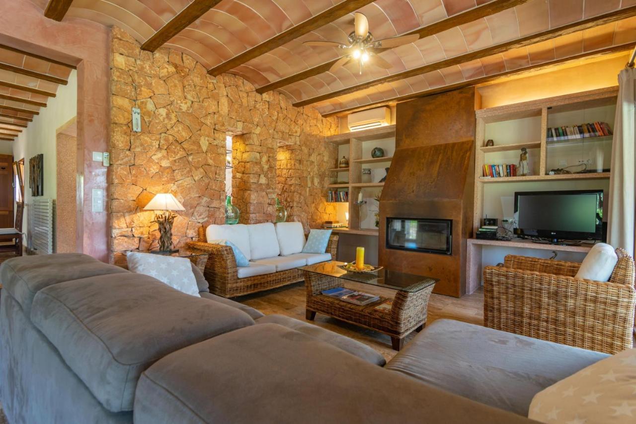 S'albarcoquer Villa *