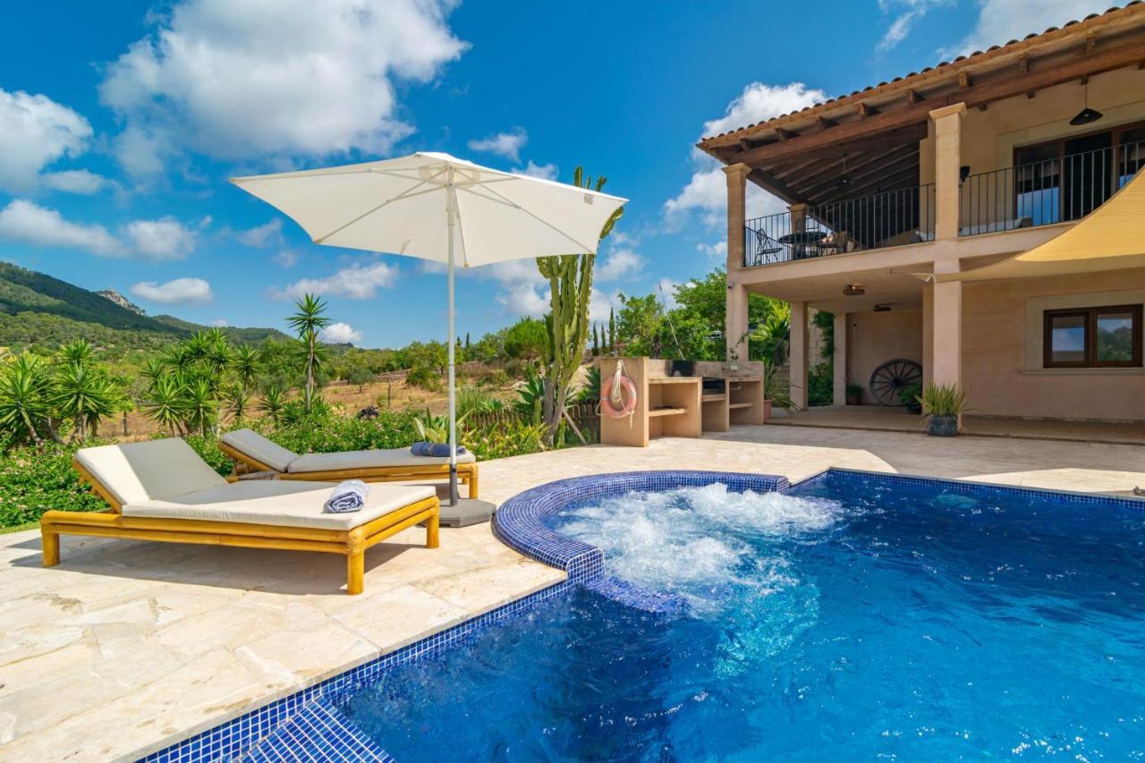 S'albarcoquer Villa *